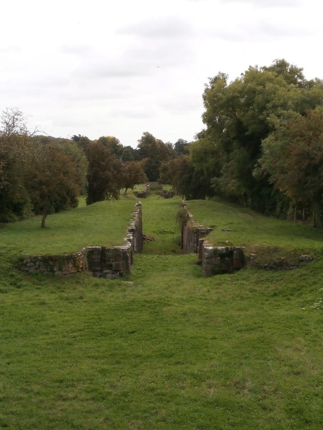 Photo of disused canal near Siddington