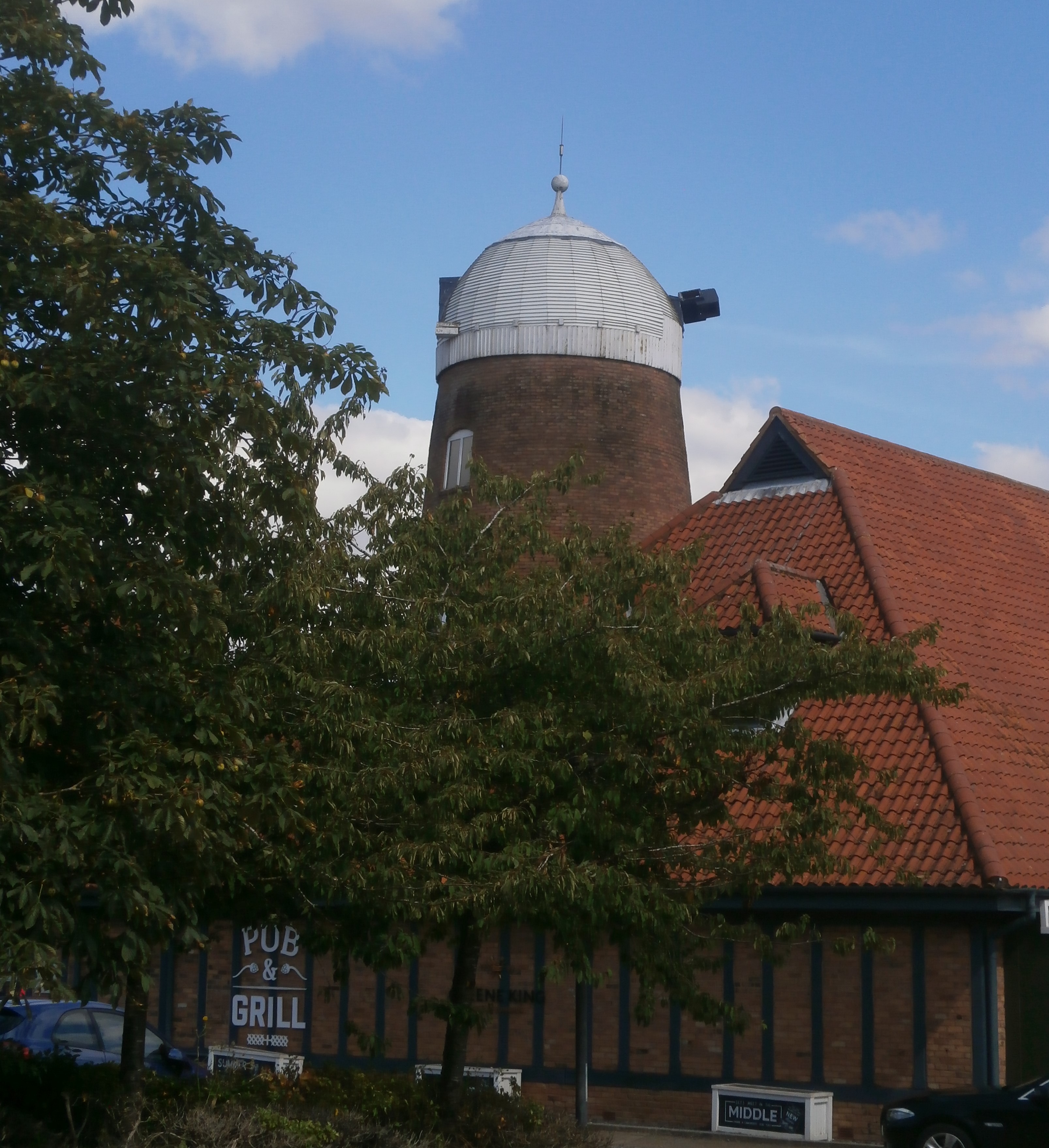 Photo of windmill at Lakeside Grove, Milton Keynes - opposite Caldecotte Miniature Railway