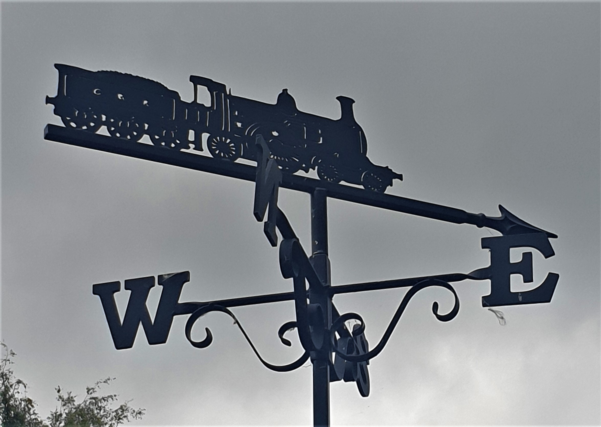 Photo of train weathervane at Rudyard station