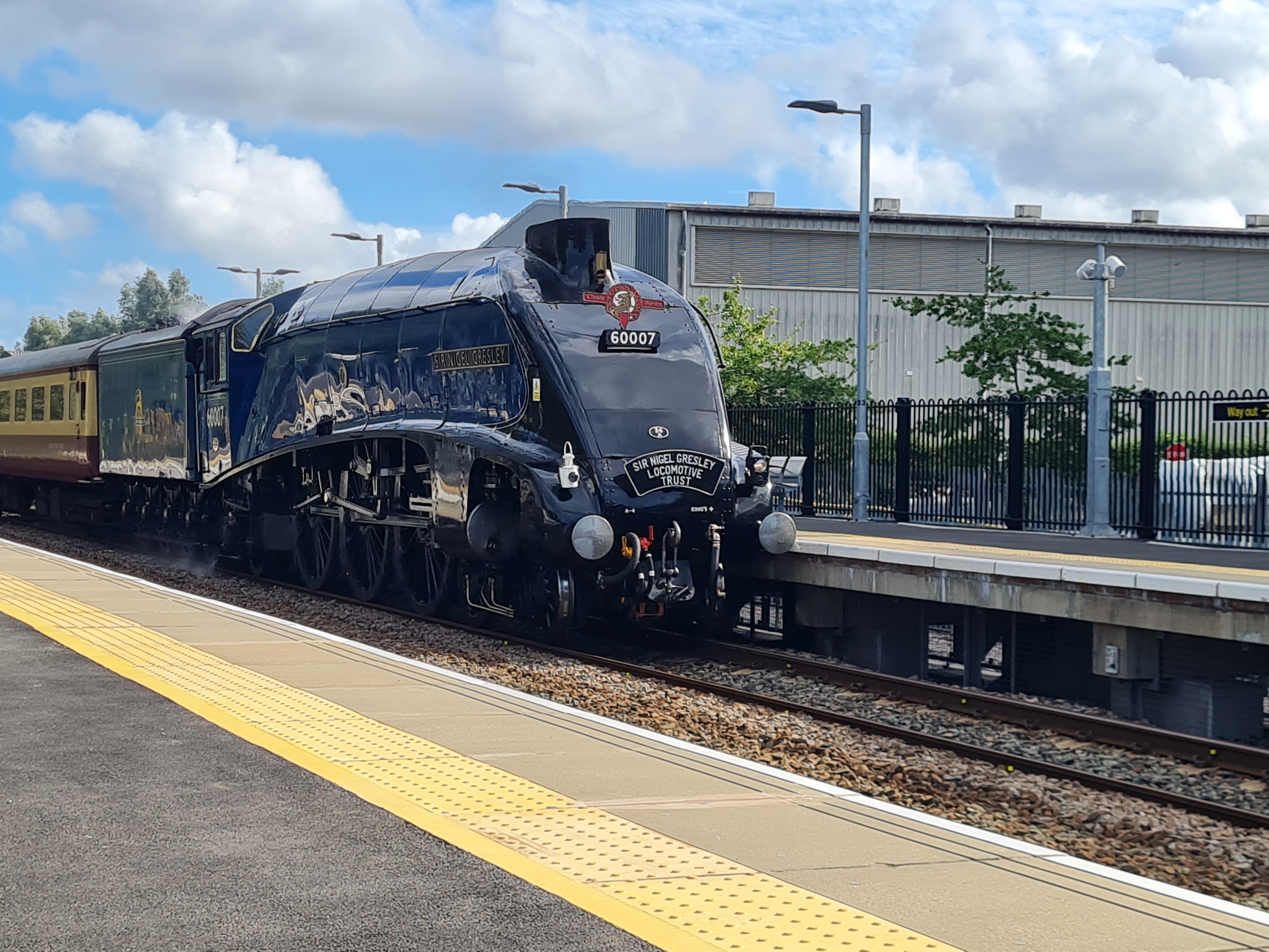 Photo of Loco Sir Nigel Gresley at Marsh Barton station