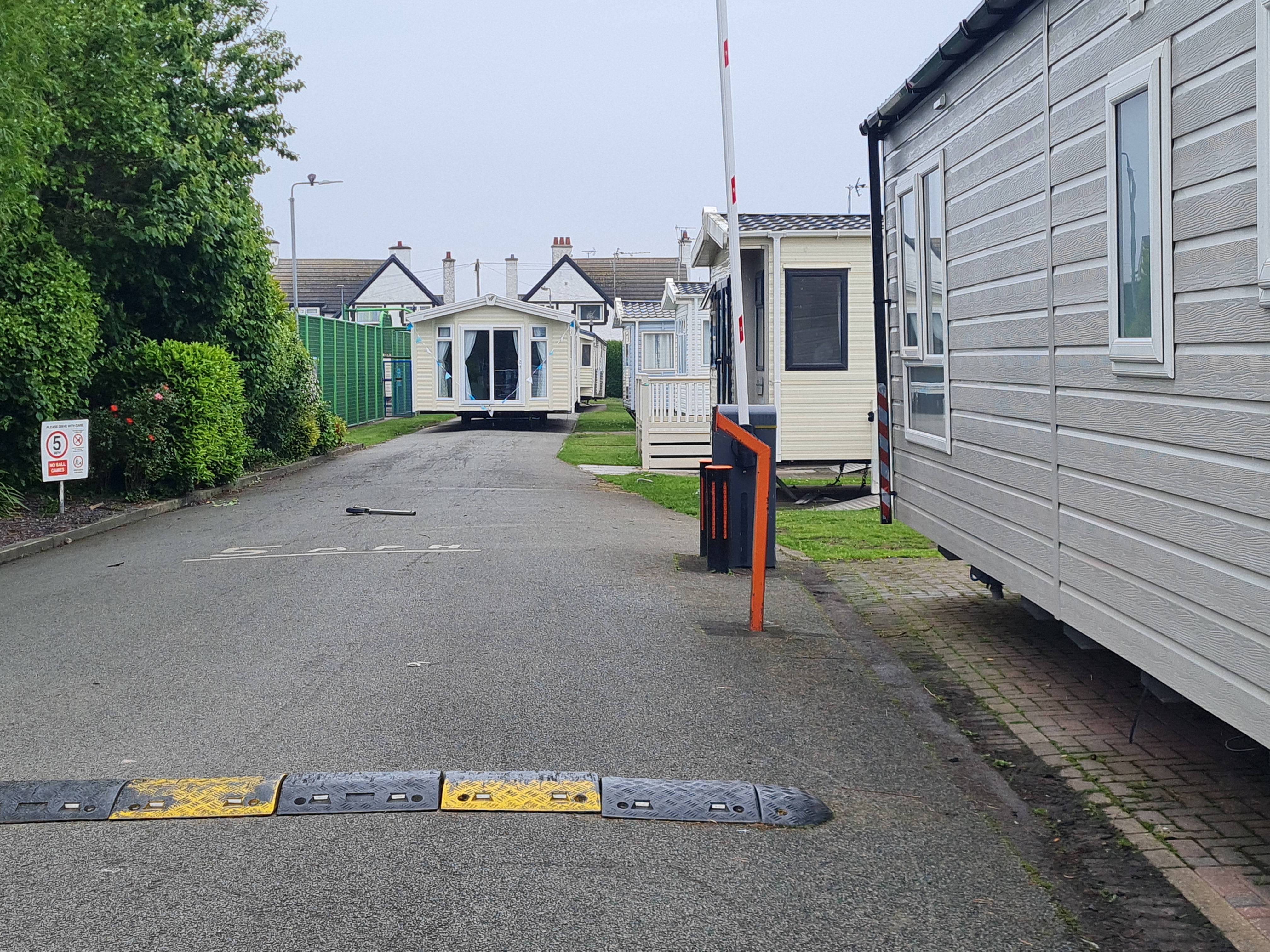 Photo of mobile home ‘dumped’ on road in caravan park