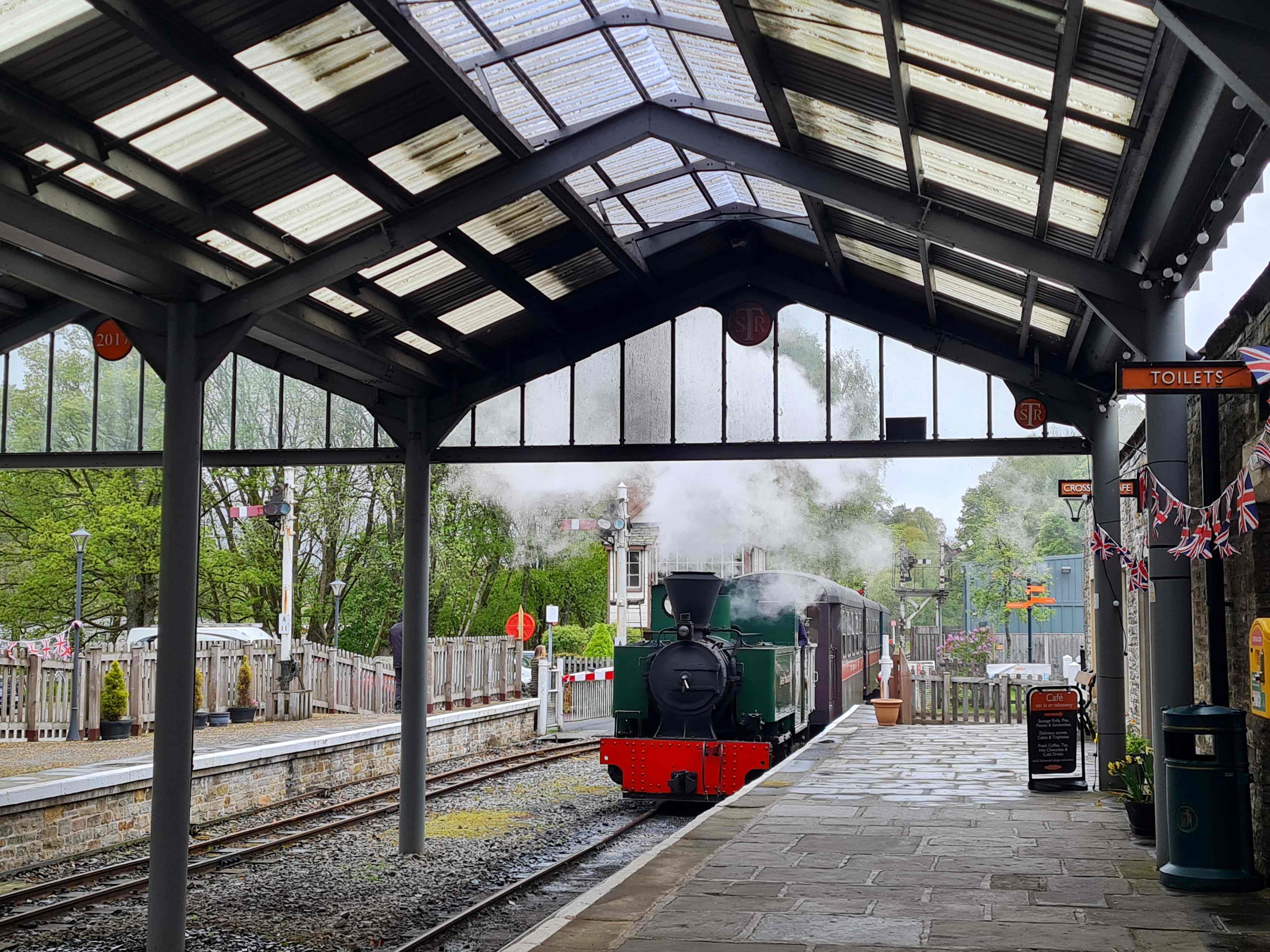 Photo of loco and train arriving at Alston station, South Tynedale