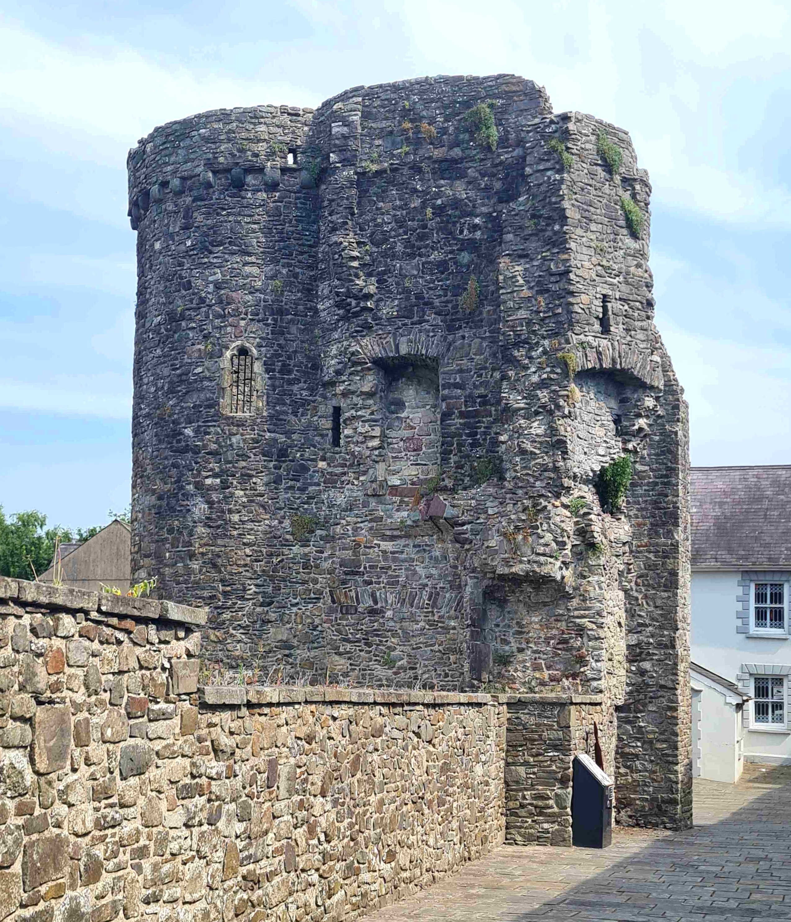 Photo of Carmarthen Castle gatehouse