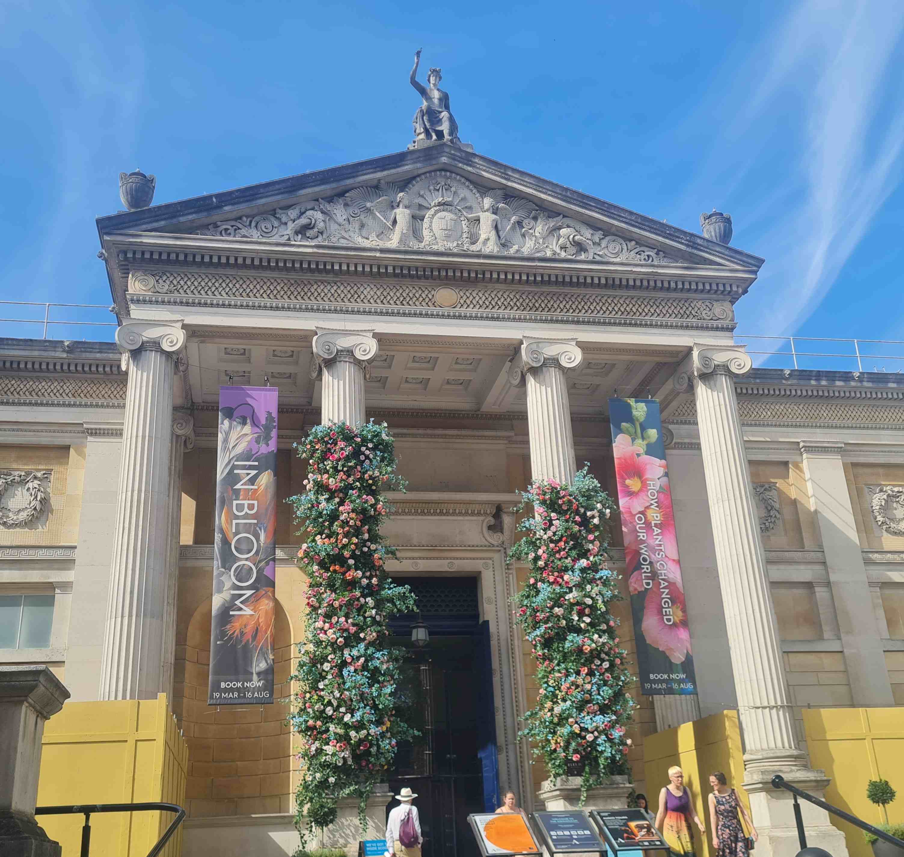 Photo of Ashmolean Museum entrance