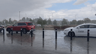 Video of rain outside Oxford Parkway station